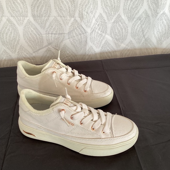 Skechers arcade size 7 sneakers - Picture 1 of 4